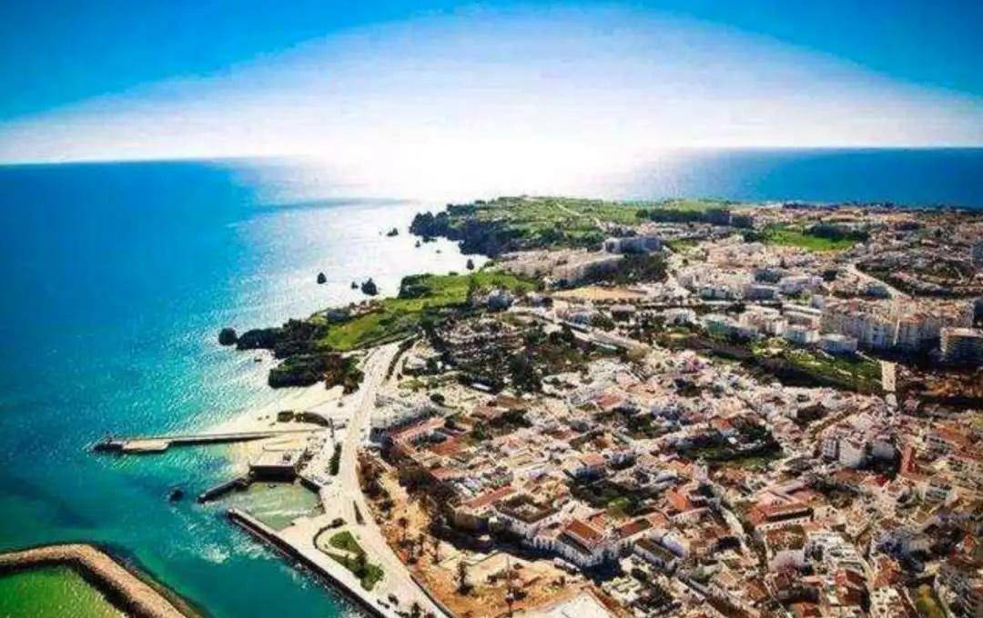 原创2020年越南女子与黑人恋爱9个月结婚今女儿两岁坐拥百万粉丝