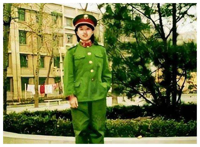 韩红:大学时竟是校园花旦?18岁照片曝光,揭开真相!
