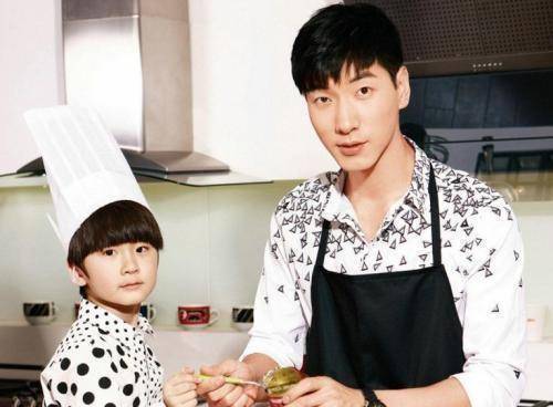 有人说张亮做模特期间也不太出彩,甚至没有人认识,他就是靠着综艺节目