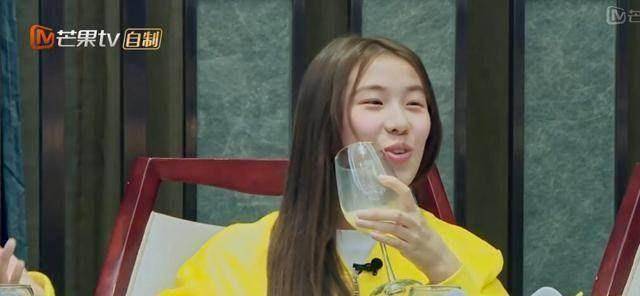 原创16岁还要别人穿衣喂饭,这个《变形计》女主惯的不轻_刘思琦_姐姐