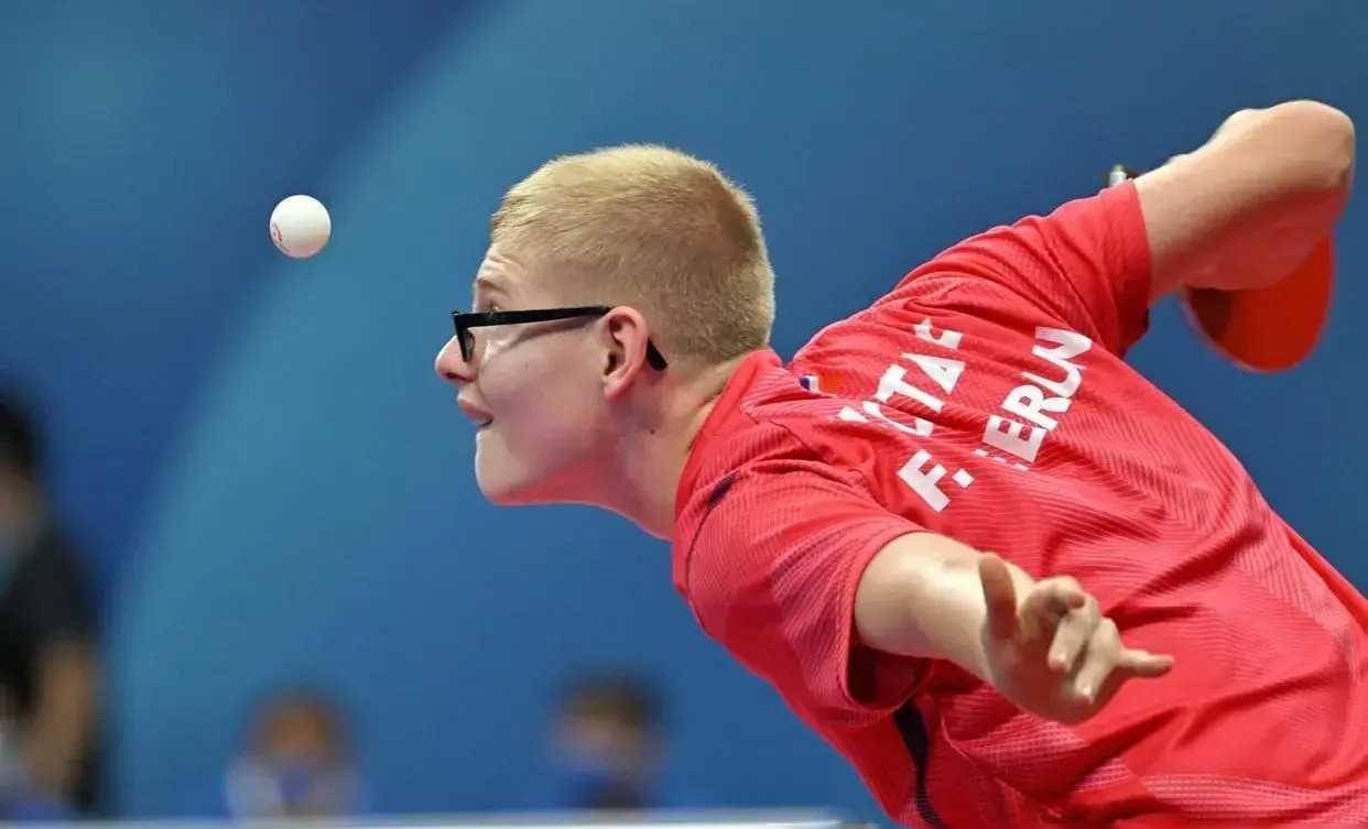 a勒布伦(哥哥)回来大吐苦水,法媒:国乒某冠军球员发球作弊_弟弟_比赛_