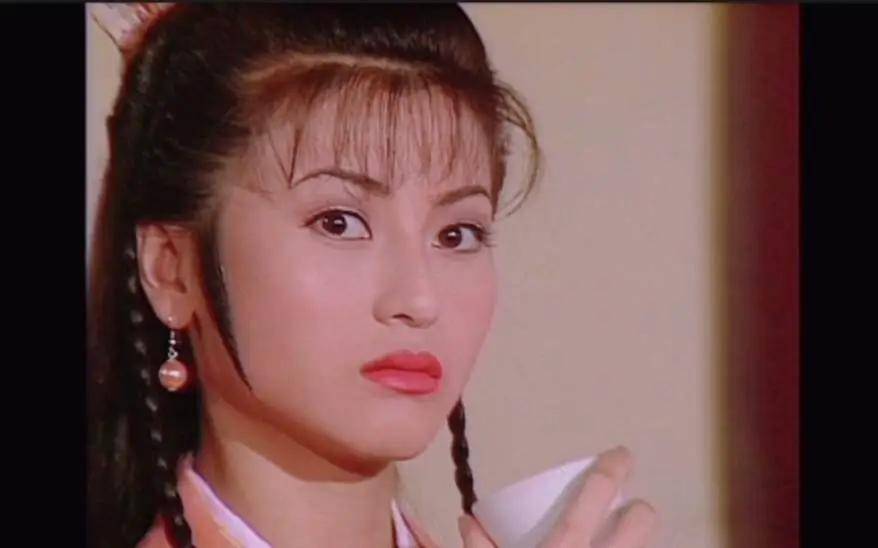 2012年,她在一次采访中突然表示,自己曾经被下了降头,不得不退出娱乐