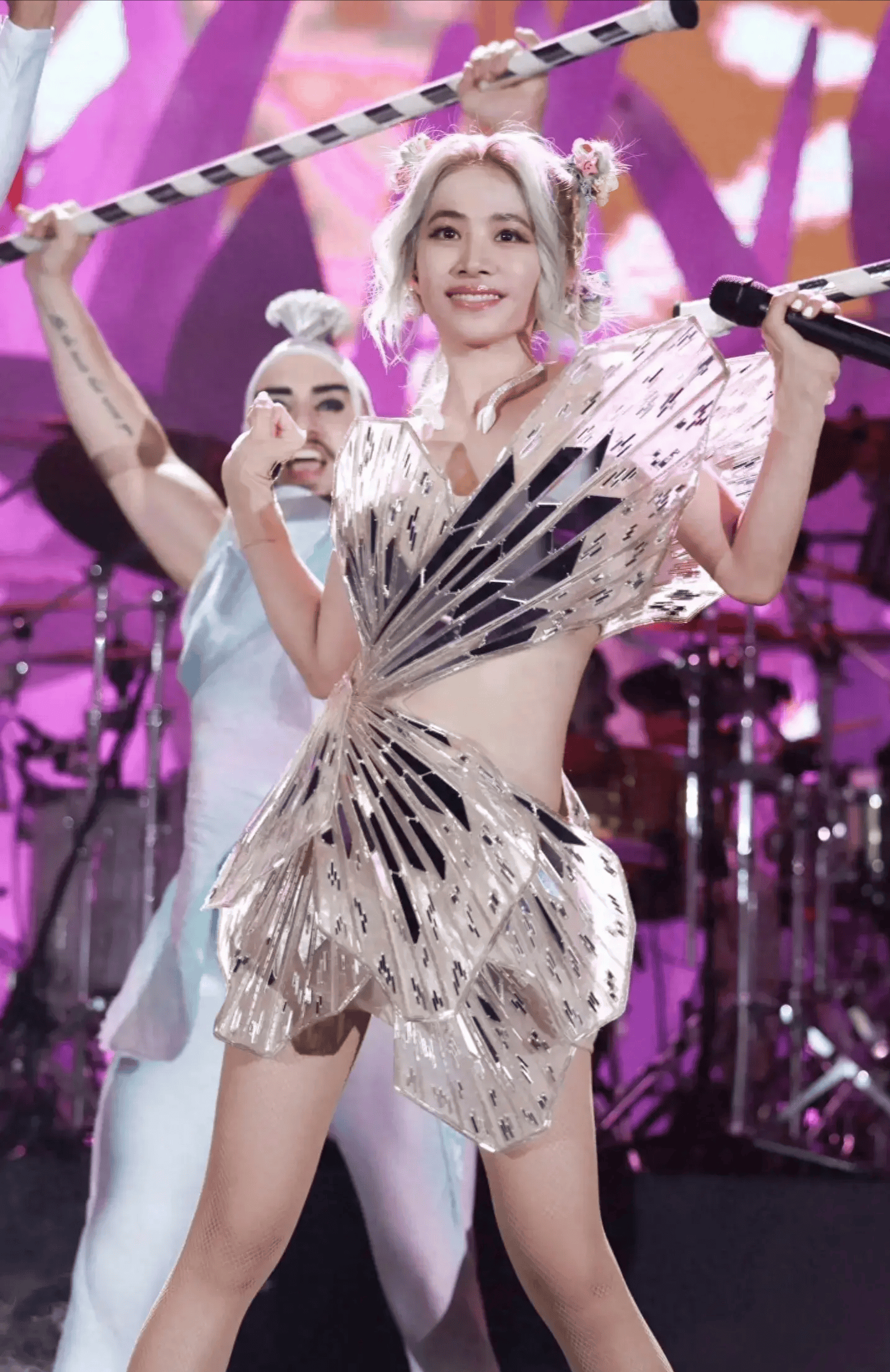 原创笑抽筋43岁蔡依林现身广州街头打扮清凉像23岁裤子穿2年超接地气