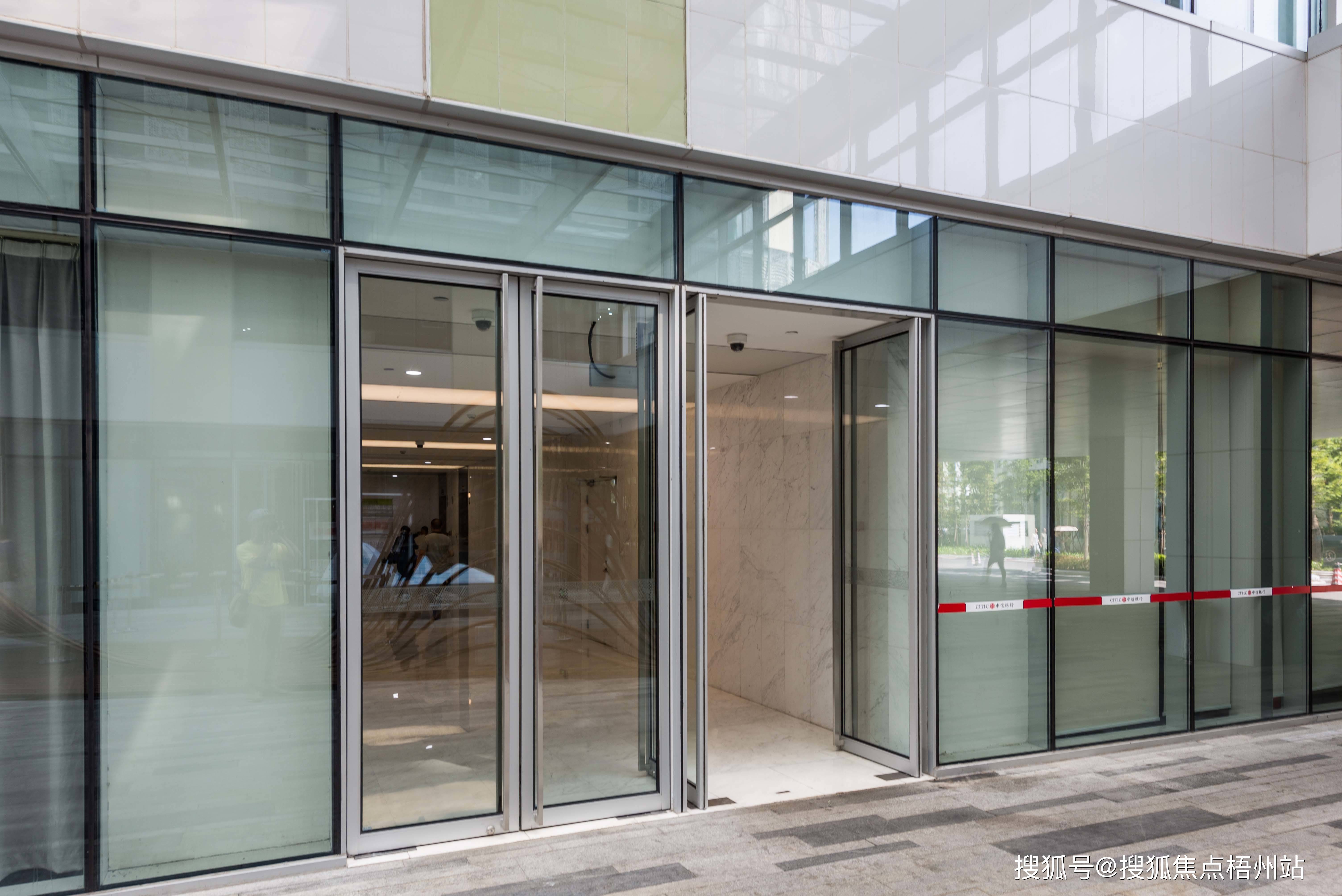 上海华鑫中心租120人独立办公室精装修交通便利可注册