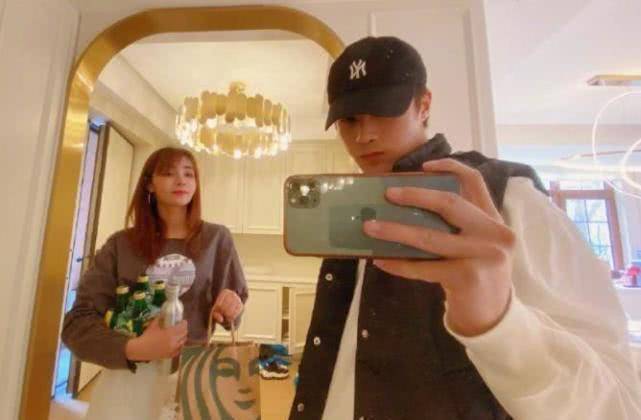 原创姜潮晒照太耿直每一张都不p图麦迪娜和婆婆年龄差很真实