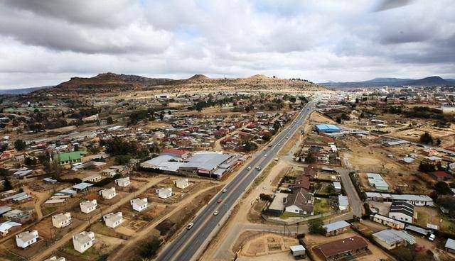 gdp超5000美元的国家,第一个工业最发达,后两个是小国_经济_发展_加蓬