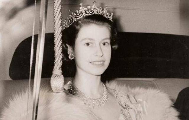 英国女王伊丽莎白小的时候就非常的漂亮,美得不可方物.