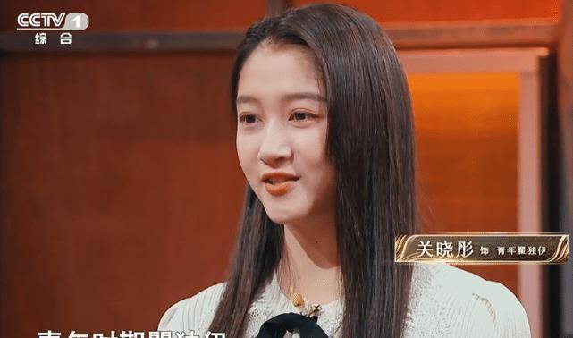 原创关晓彤拍哭戏素颜含着眼泪出镜国民闺女好演技终于回来了