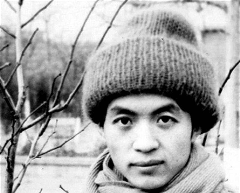 生前拒绝抚养儿子顾城杀妻自尽前给儿子留下遗书愿你别太像我