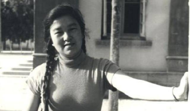 原创为追求自己的学生艾青不惜下跪跳湖16年后却另娶他人