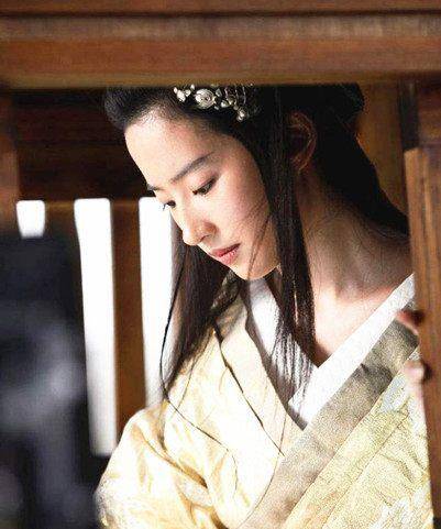 2005年,电视剧《神话》中张萌版虞姬,风采天然,宛然入画.