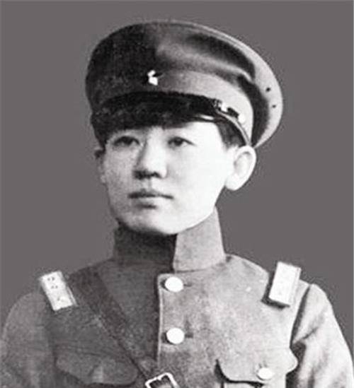 川岛芳子,本名爱新觉罗·显玗,是满清王朝肃亲王的女儿,也就是说她是