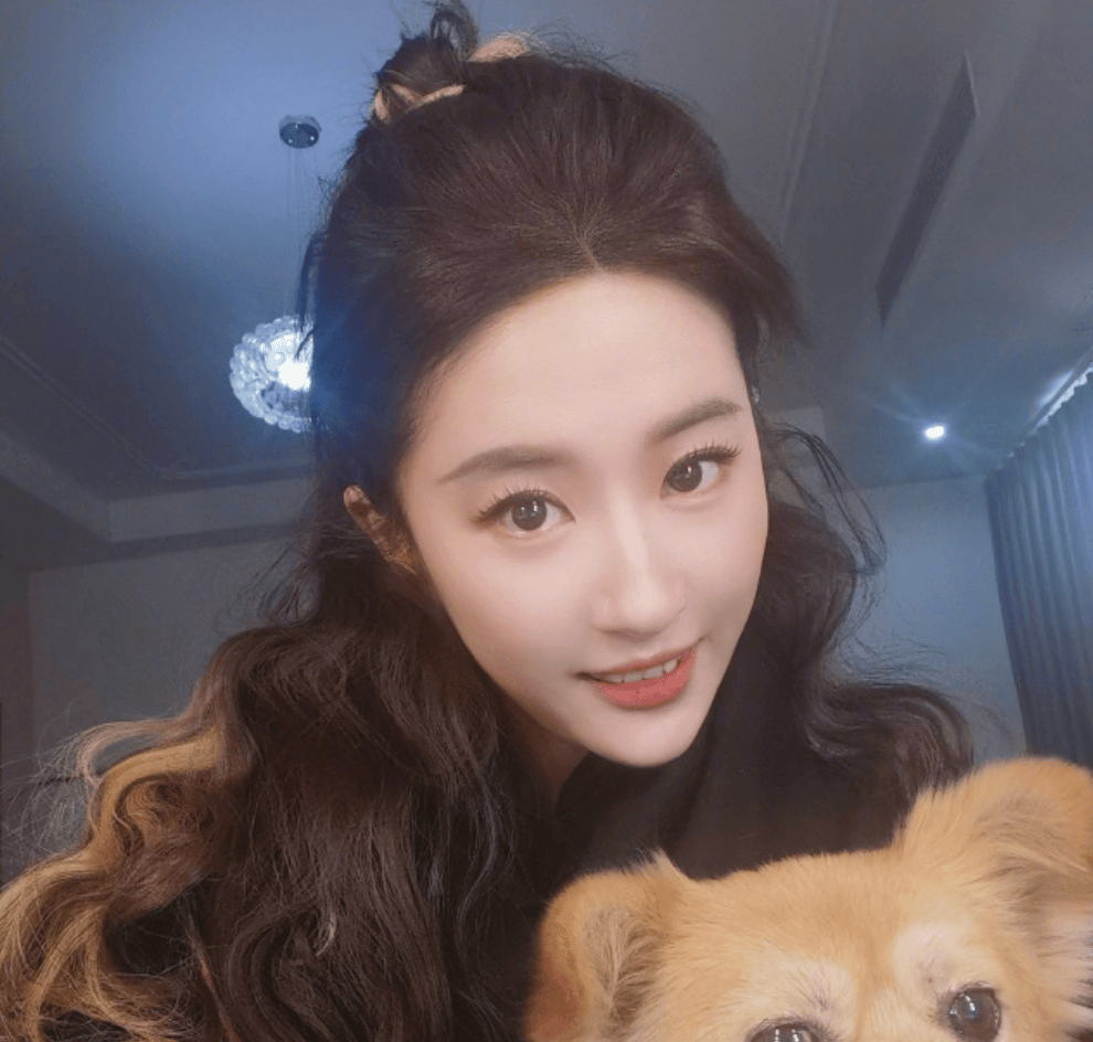 原创年纪越大嘴越小难怪网友怀疑姚晨刘亦菲做了缩唇手术