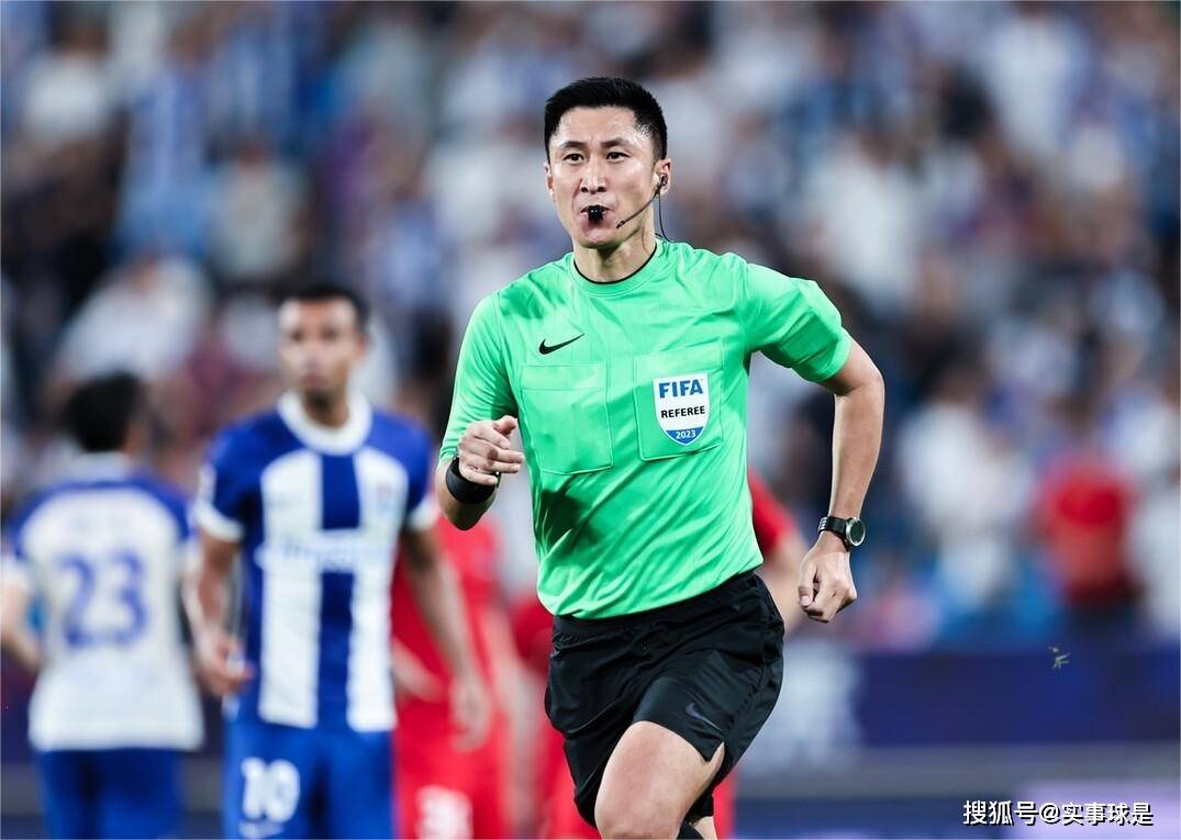 一助理是来自湖北的国际级助理裁判员马济,第二助理是来自陕西的孙凯