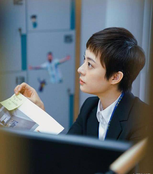 原创孙俪高情商晒姐妹照同父异母妹妹跟她像极了同款眉毛眼睛鼻梁