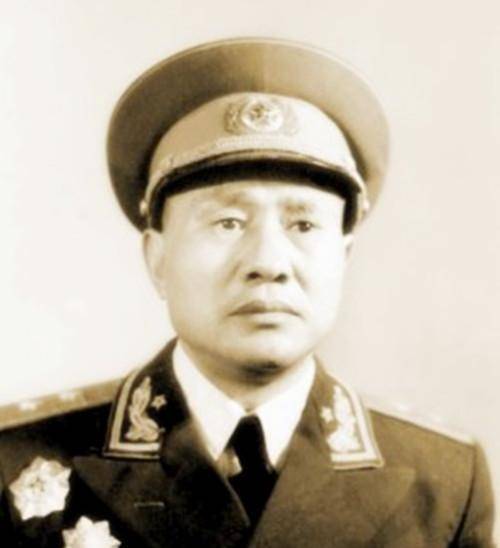 而此时韩先楚原本的两位老上级,吴克华依然担任纵队司令员,韩先楚已经