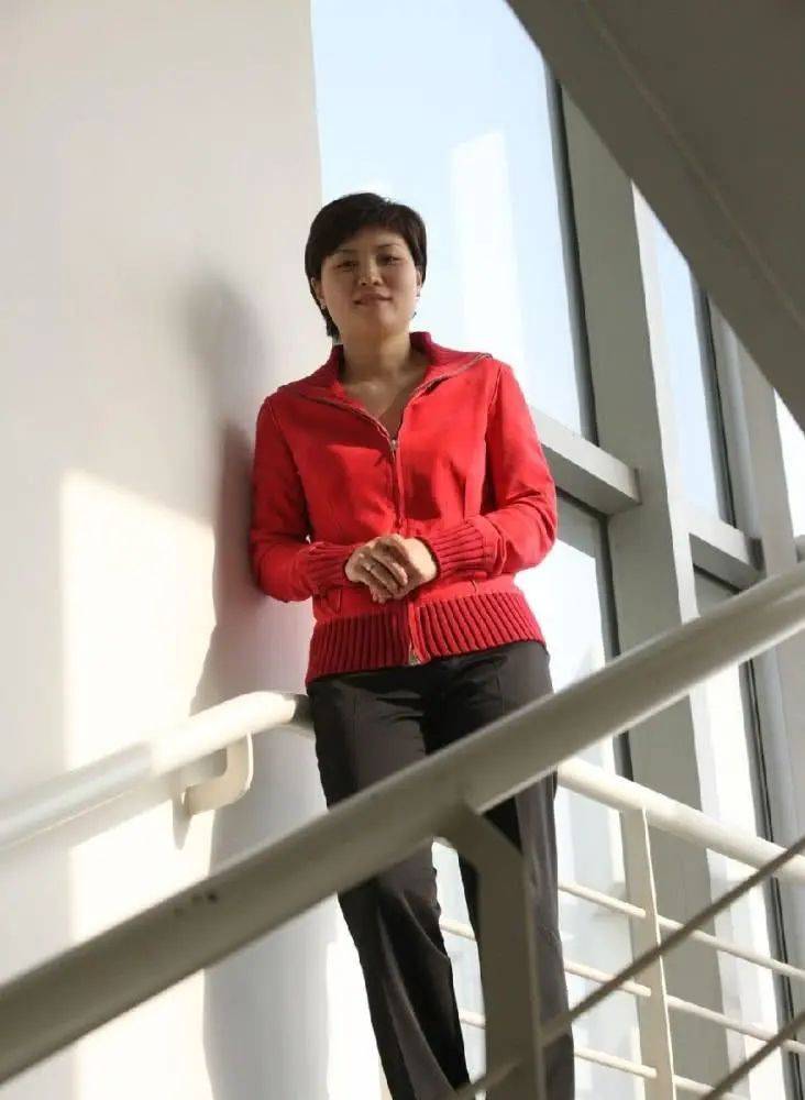 原创乒坛名将邬娜比她小5岁的丈夫是国脚儿子是网球名将