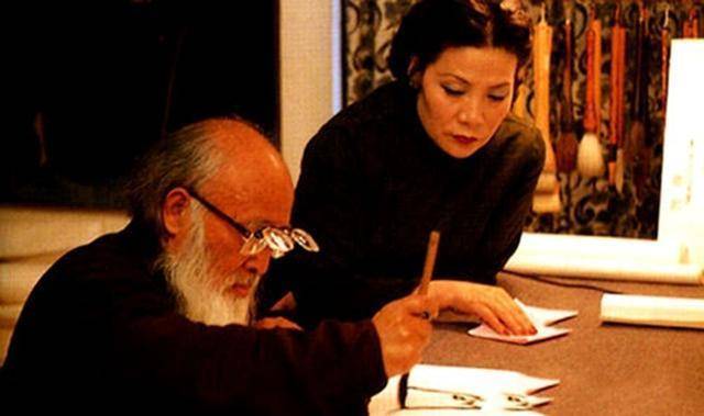 原创首次见面便向她下跪拜师彼此相见恨晚却不忍心将她娶进家门