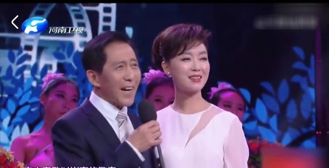 原创梨园春举办一千期活动上主持人庞晓戈深情呼唤老搭档倪宝铎