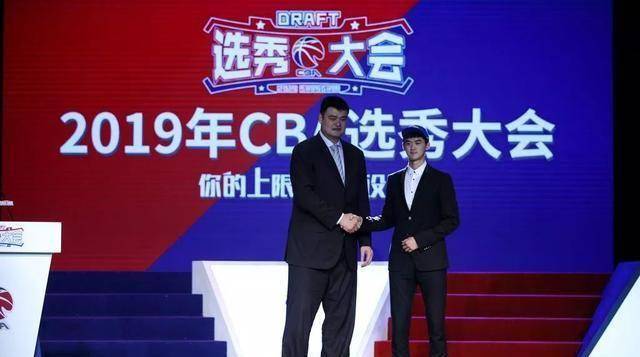 第三顺位:四川金强选中了来自厦门大学的cuba第一后卫袁堂文.