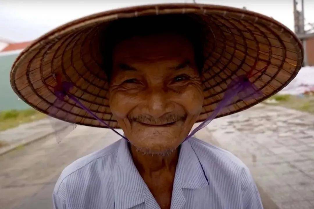 越南八旬老人60多年不睡觉,每天都抽烟喝酒,身体却依然健康