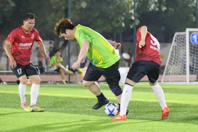 一起踢球献爱心!当博爱公益遇上全国水果第一县,你更支持谁?_中山_足