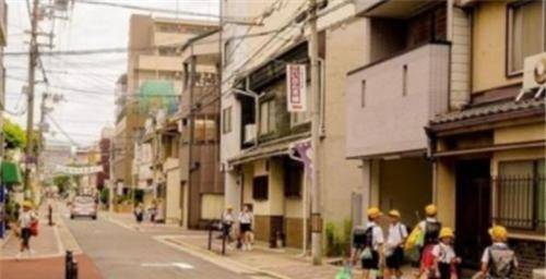 最后警方给出的回应是佐野房子已经遇害,母亲听到了这个消息后当场便