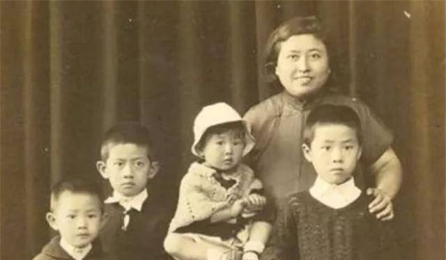 在经历了妻殁,儿殇,兄亡之后,钱穆遇到了同在苏州小学任教的张一贯