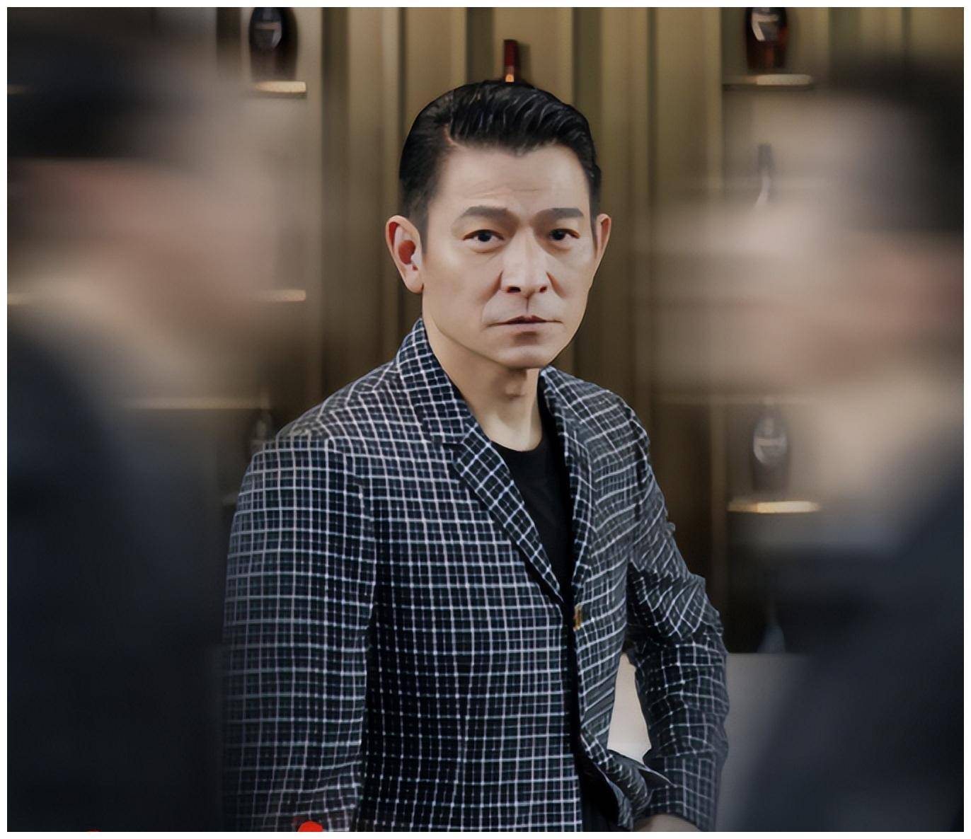 票房失利演唱会门票卖不出卖房圈钱港台老牌明星纷纷翻车