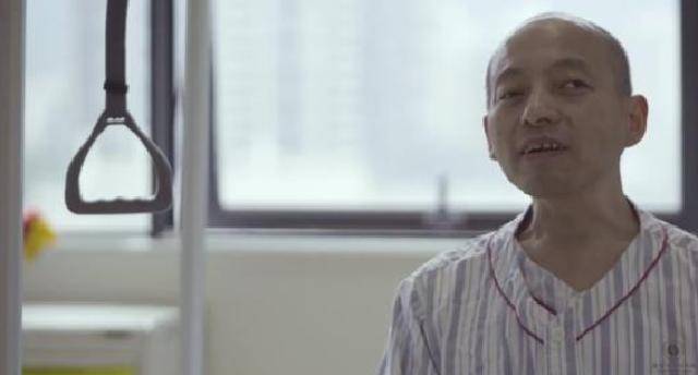 原创身体折叠28年历经四次艰难手术折叠人李华终重获新生