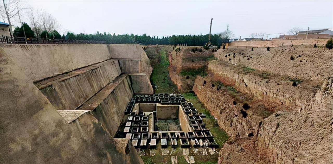 陕西怪田地里不长庄稼意外挖出绝世古墓揭露古代最残忍一幕