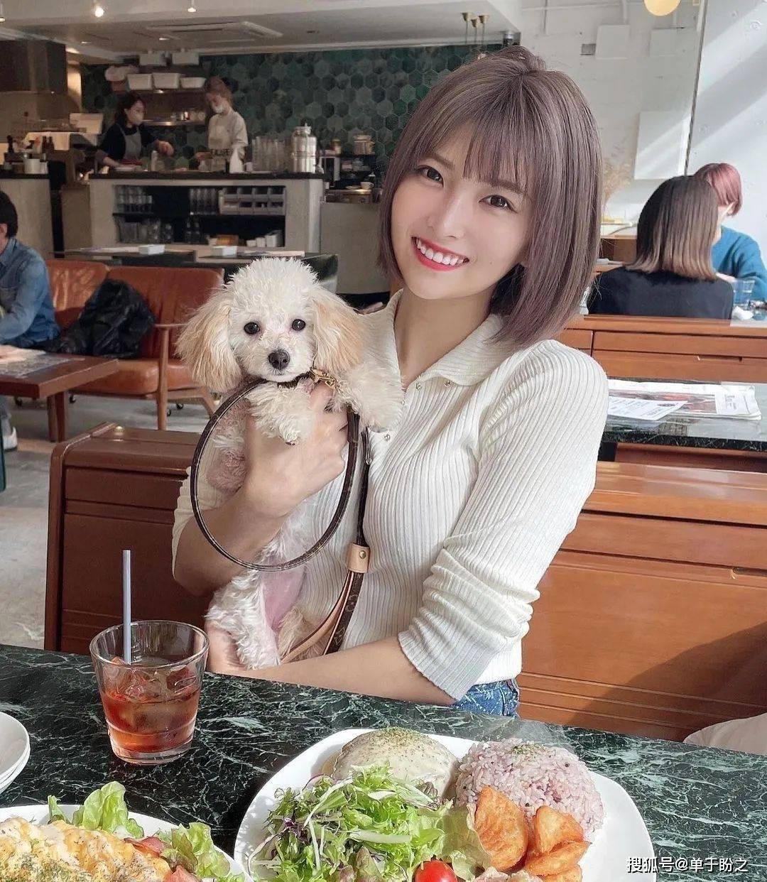 原创25岁单身日本小姐姐身材丰满想藏也藏不住