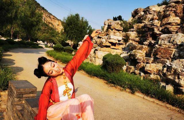 原创原创24岁花滑女神隋文静打破世界纪录穿汉服翩翩起舞似仙女