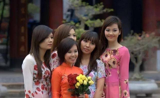 马立刚是在镇上一个烂仔家里认识李晓林的,但这以后有两个月时间没