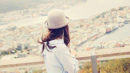 原创30条唯美伤感说说心情短语配图_带着_一个人_因为