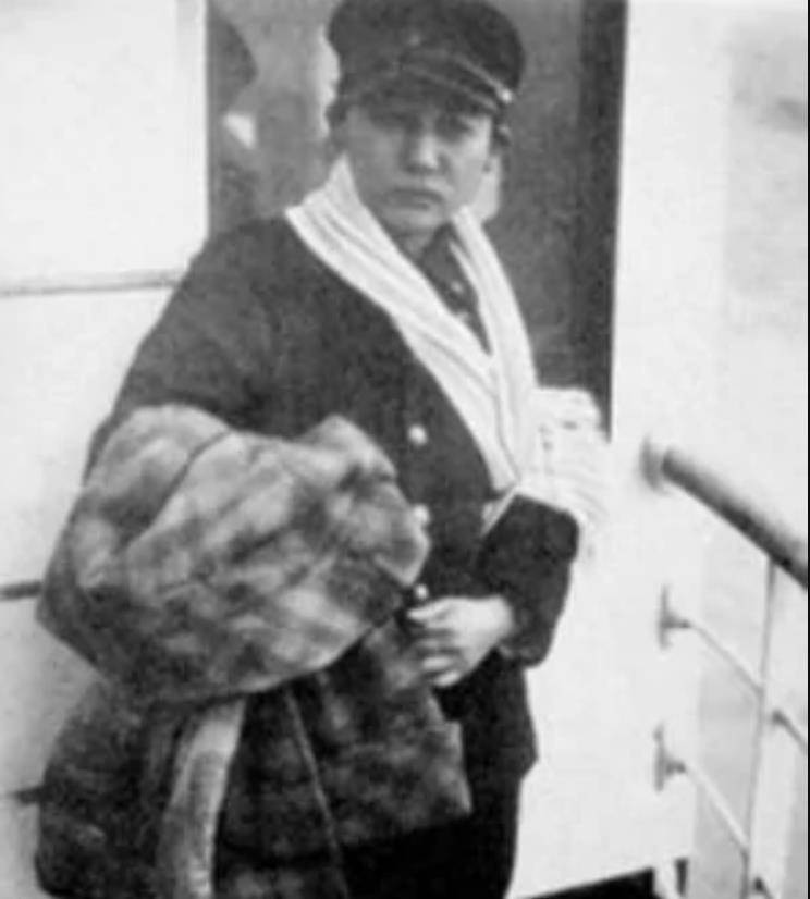 原创川岛芳子曲折悲惨的前半生造就了其冷血残酷变态的性格