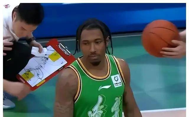 的臣仆"在社交媒体爆料说:"辽宁男篮签约谢里夫·库珀(sharifecooper)