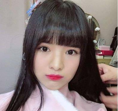 七阿姨梳妆打扮的样子见过没看到这粉红的小脸蛋直男也沸腾了