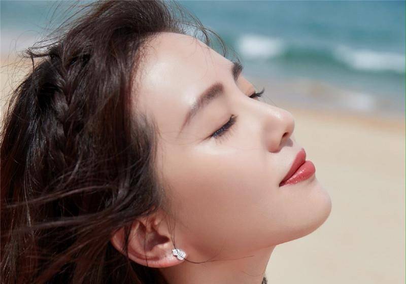 原创绝美刘诗诗蓝色西装配纱裙路人抓拍图依旧美丽动人