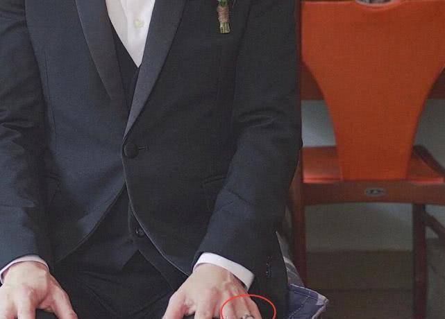 原创49岁光良将官宣结婚晒帅气西装照左手无名指戴婚戒引猜测