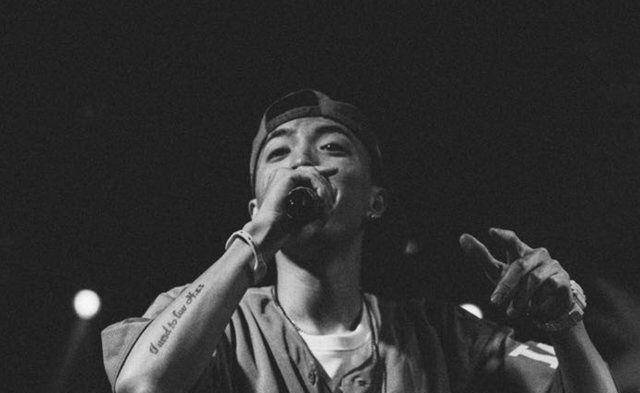 中国有嘻哈jonyj升级当爸微博晒女儿照片ella的评论亮了