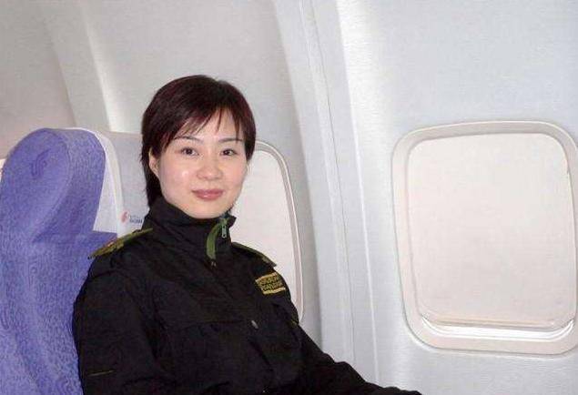 她17岁进入女子特警队,现在已是大校警衔,丈夫是一位普通保安_雷敏