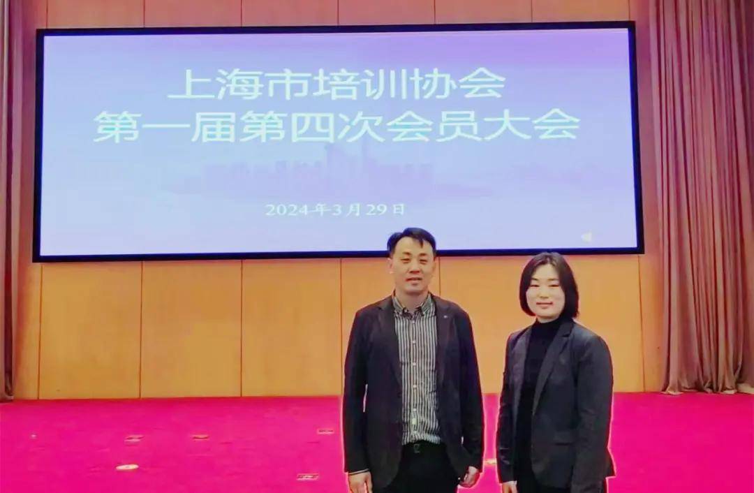 大会于下午13:30准时开始,由副会长,秘书长王欣担任主持人.