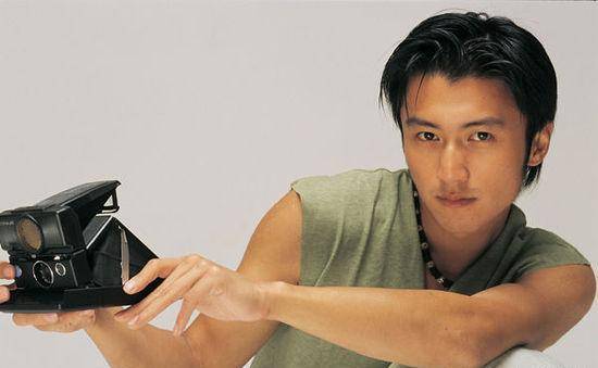 原创之前被谢霆锋张卫健揍到住院如今在南京卖卤菜令人心疼