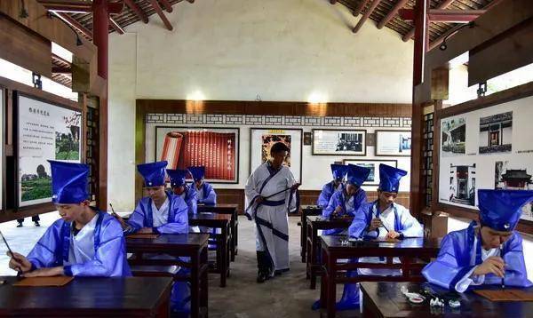 原创古代进京赶考的考生身上有银两为什么山贼没有去抢劫他们