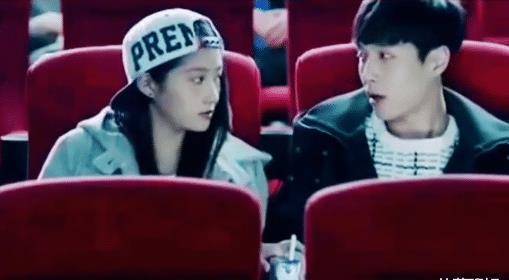 然而在这部剧中,也有很多的老演员参演,关晓彤跟张艺兴在这部剧中的