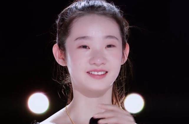 原创创3张艺凡台上台下两副面孔面对导师小绵羊台下发脾气