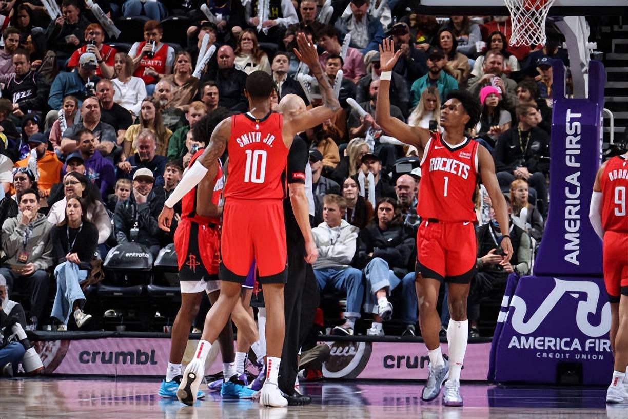 本场比赛中,火箭的先发大前锋阿门-汤普森(amen thompson)依然有着