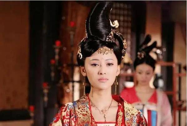 李治为何将妹妹新城公主以皇后礼来下葬还抹去壁画侍女五官