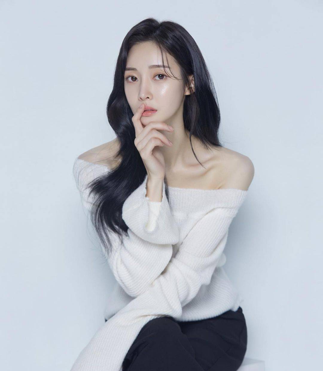 原创29岁韩国女星李雅凛自杀新男友发文透露抢救现状目前仍无意识